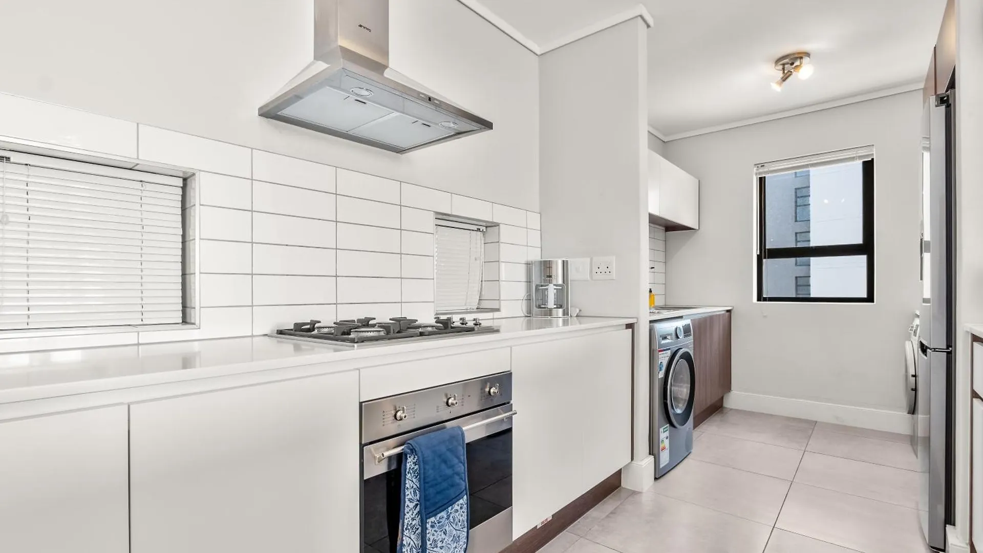 Waters Edge Luxury Apartment Century City Cape Town 0*,  Güney Afrika