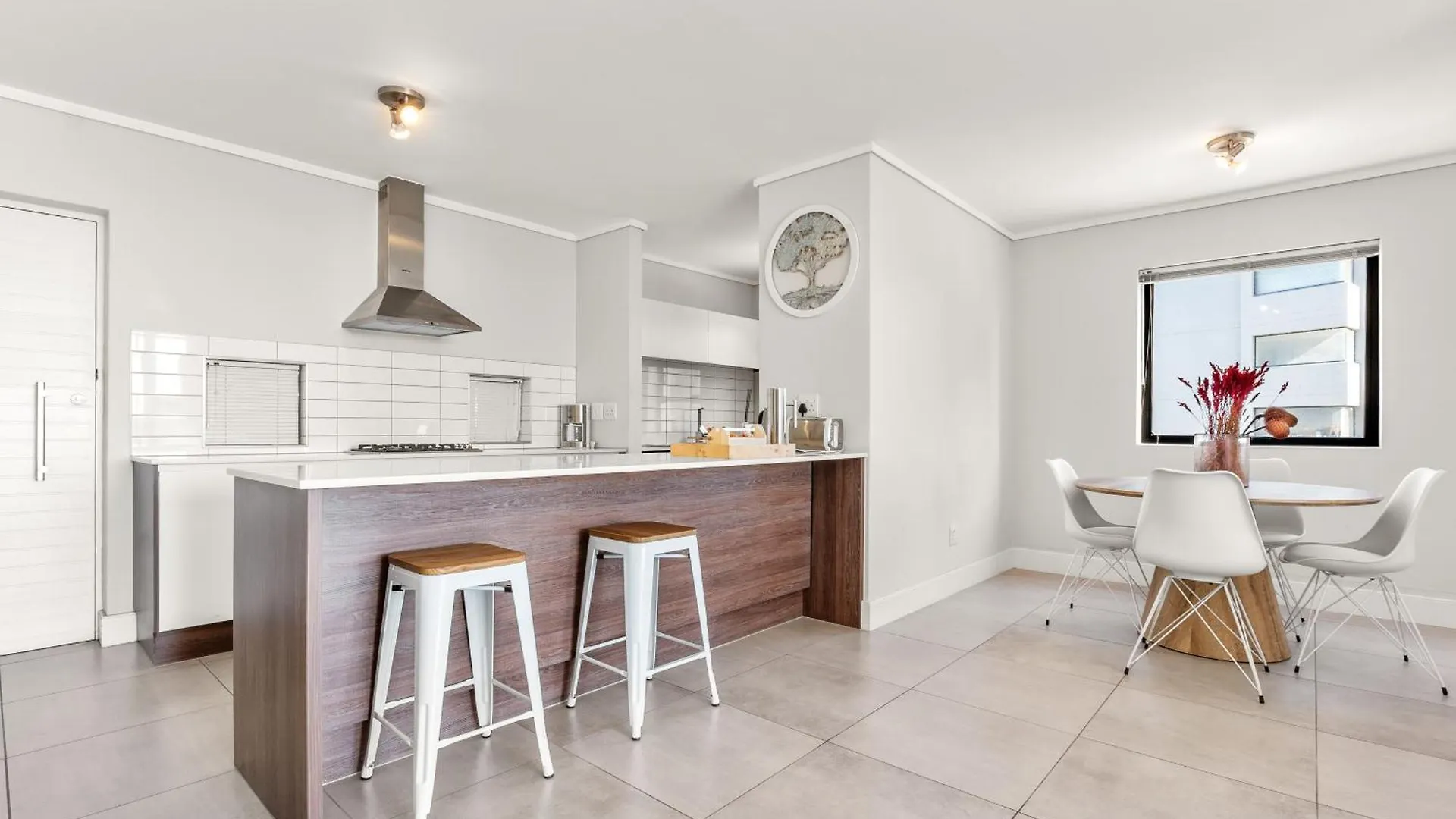 Waters Edge Luxury Apartment Century City Cape Town 0*,  Güney Afrika