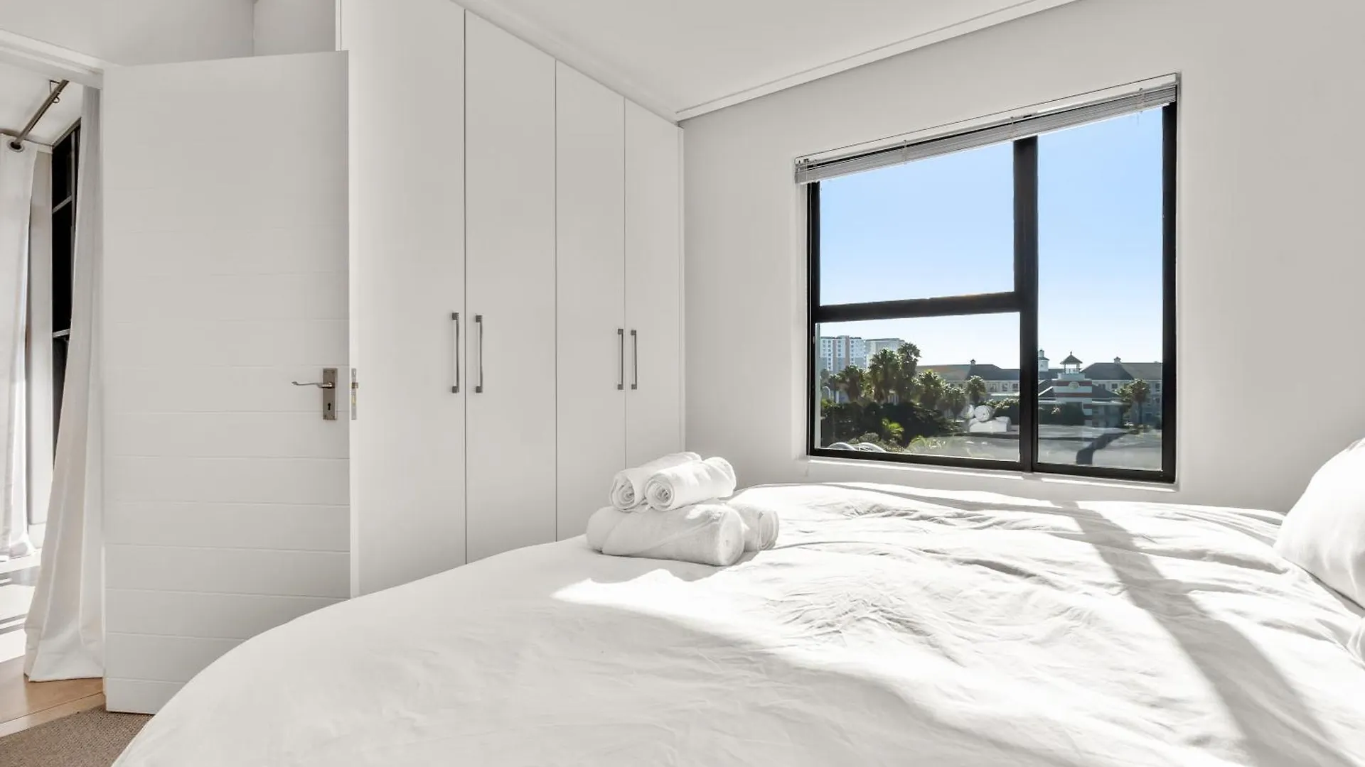 Waters Edge Luxury Apartment Century City Cape Town