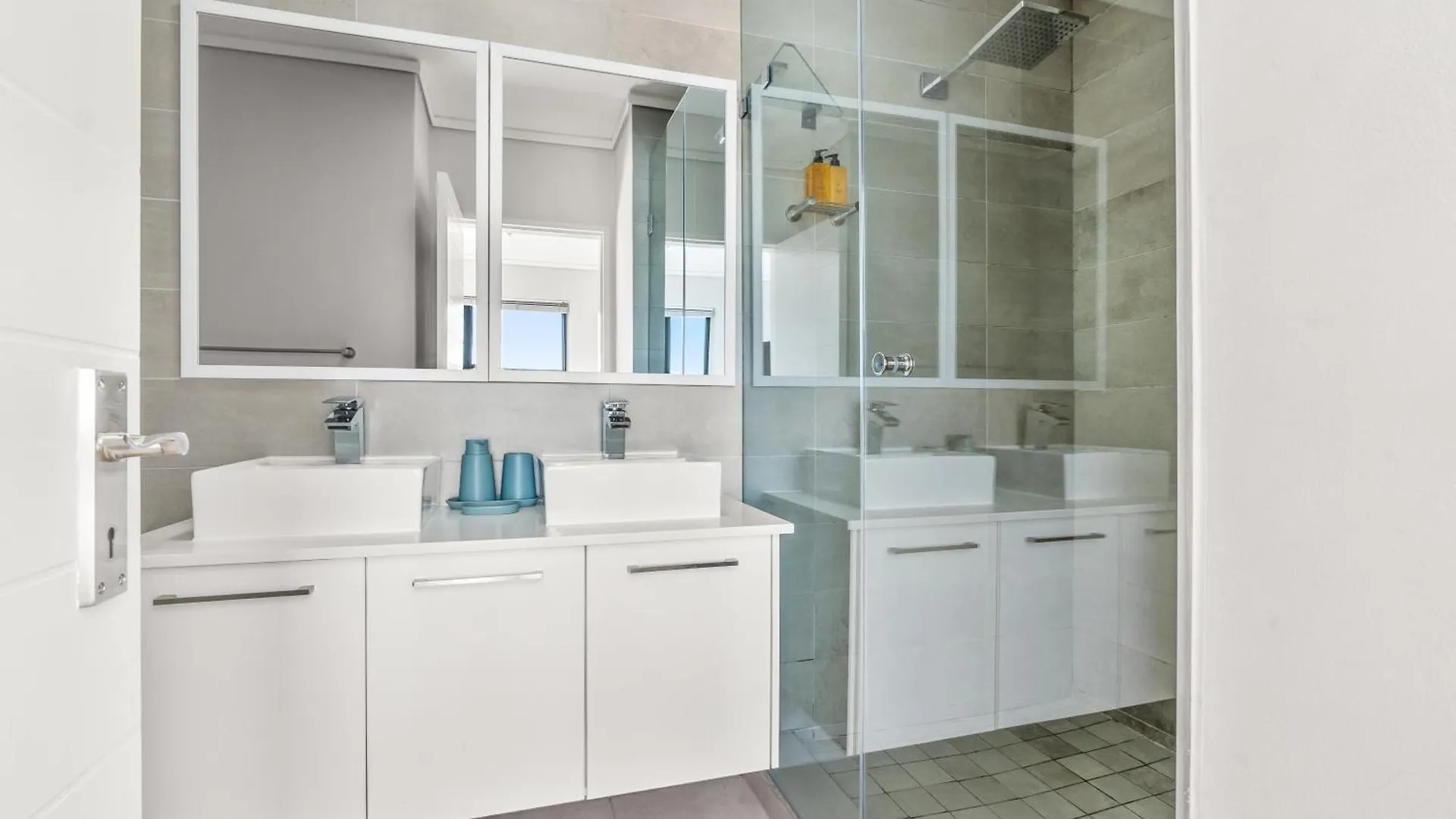 Waters Edge Luxury Apartment Century City Cape Town